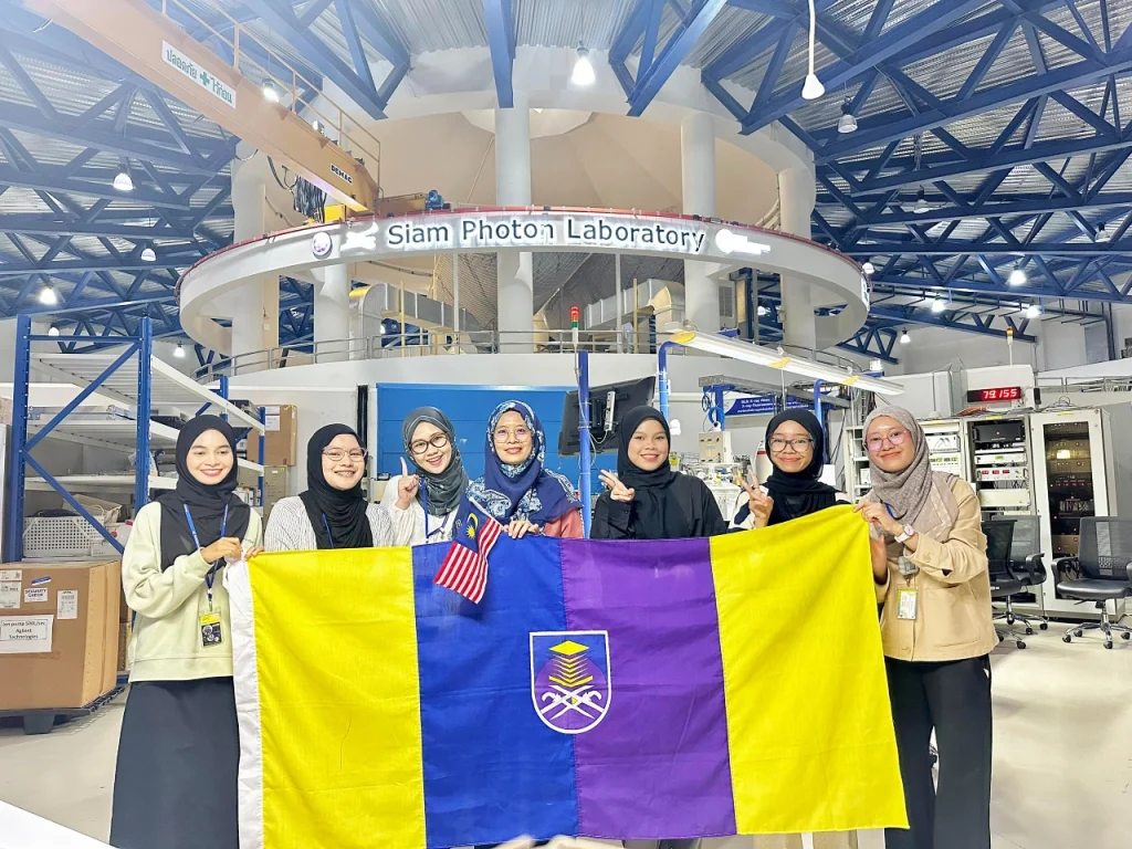UiTMCPP researchers at the Synchrotron Light Research Institute (SLRI), Thailand, December 2024 (photo 2 of 5)