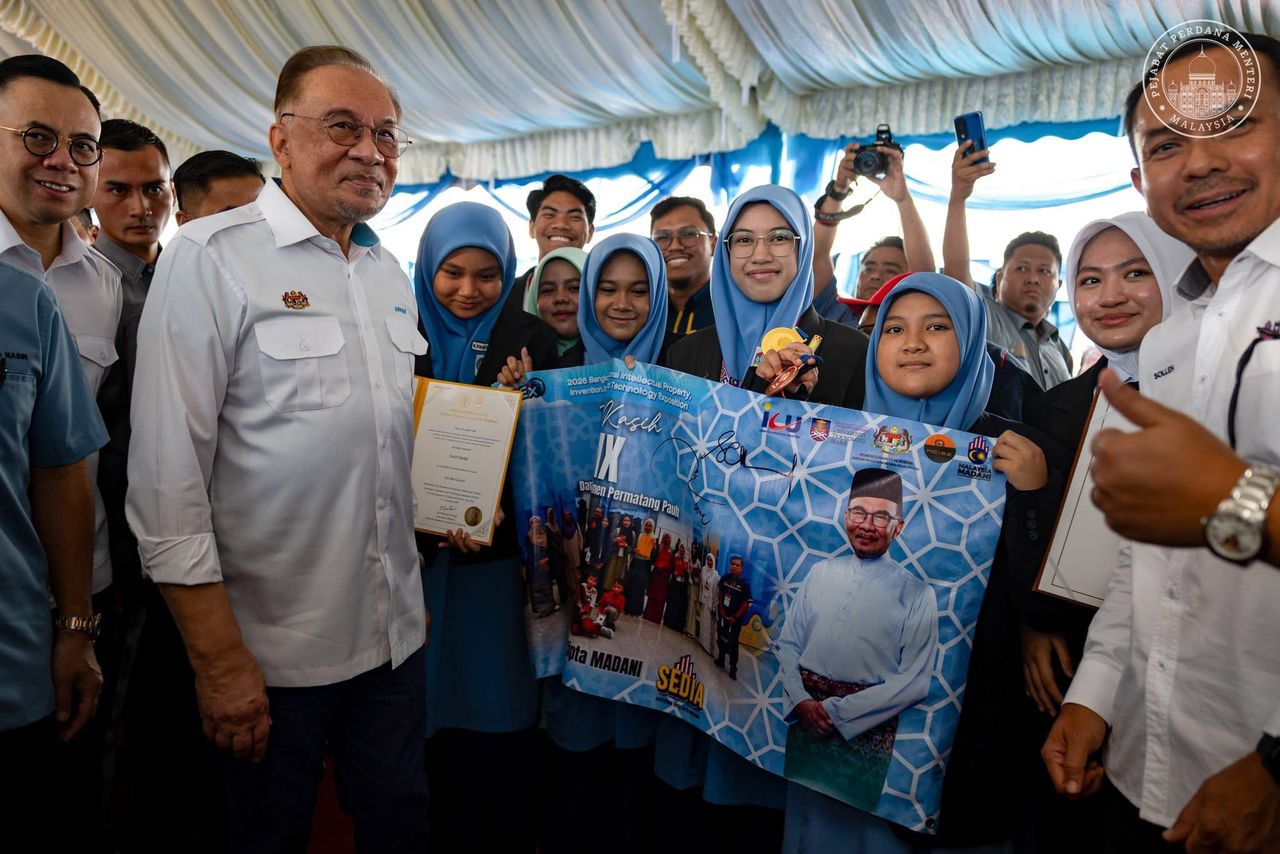 SEDIA innovation program pupils and team, Permatang Pauh (photo 1 of 10)