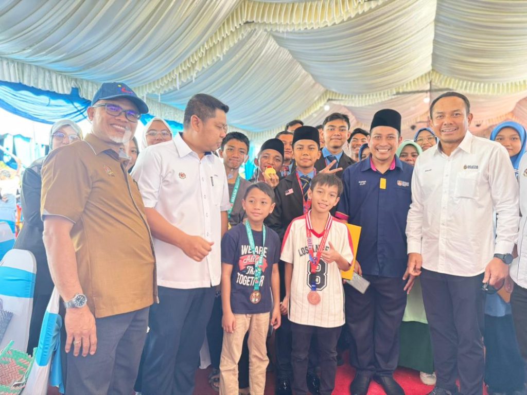 SEDIA innovation program pupils and team, Permatang Pauh (photo 5 of 10)