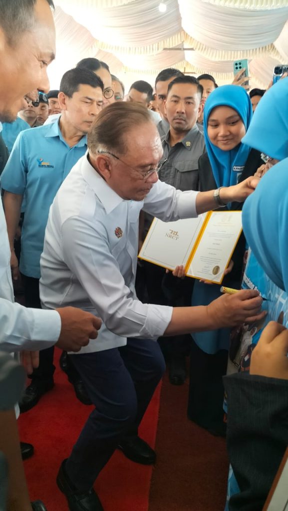 SEDIA innovation program pupils and team, Permatang Pauh (photo 9 of 10)