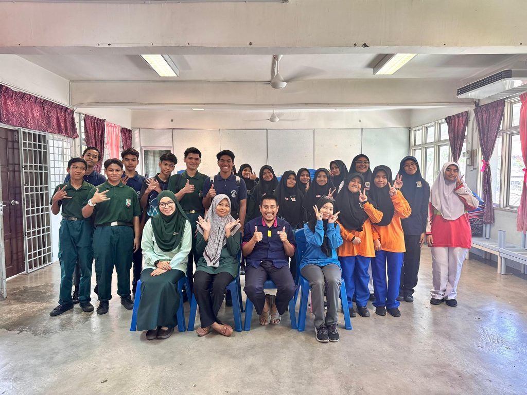 SEDIA innovation support visit to SMK Pauh Jaya and SMK Mengkuang pupils (photo 6 of 6)