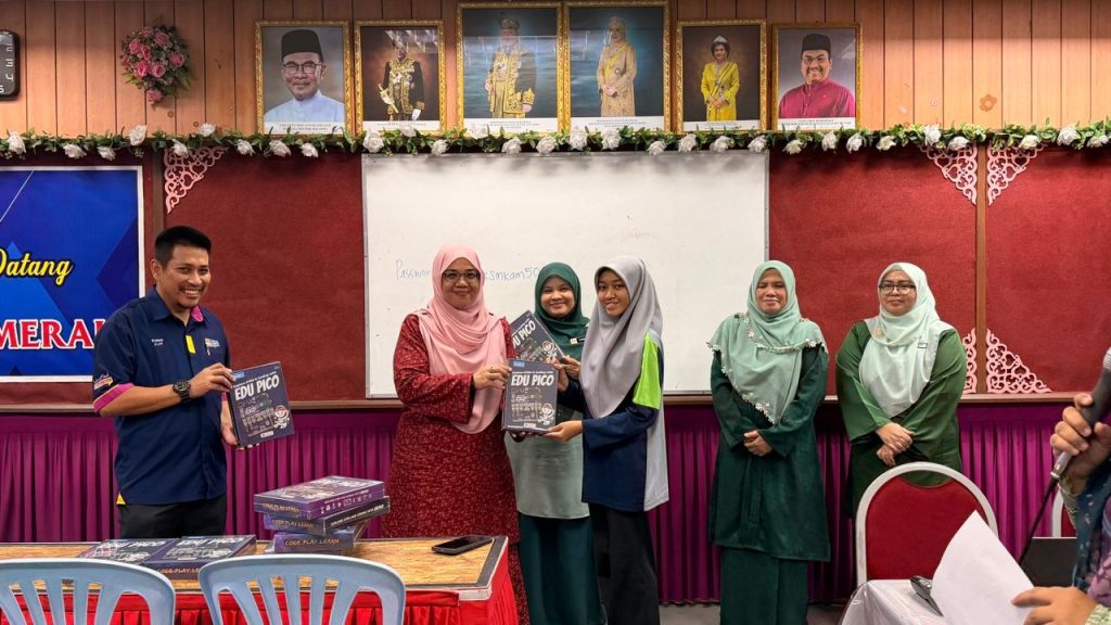 STI 100³ Scientists to Schools program at SMK Air Merah, Kulim (photo 2 of 8)
