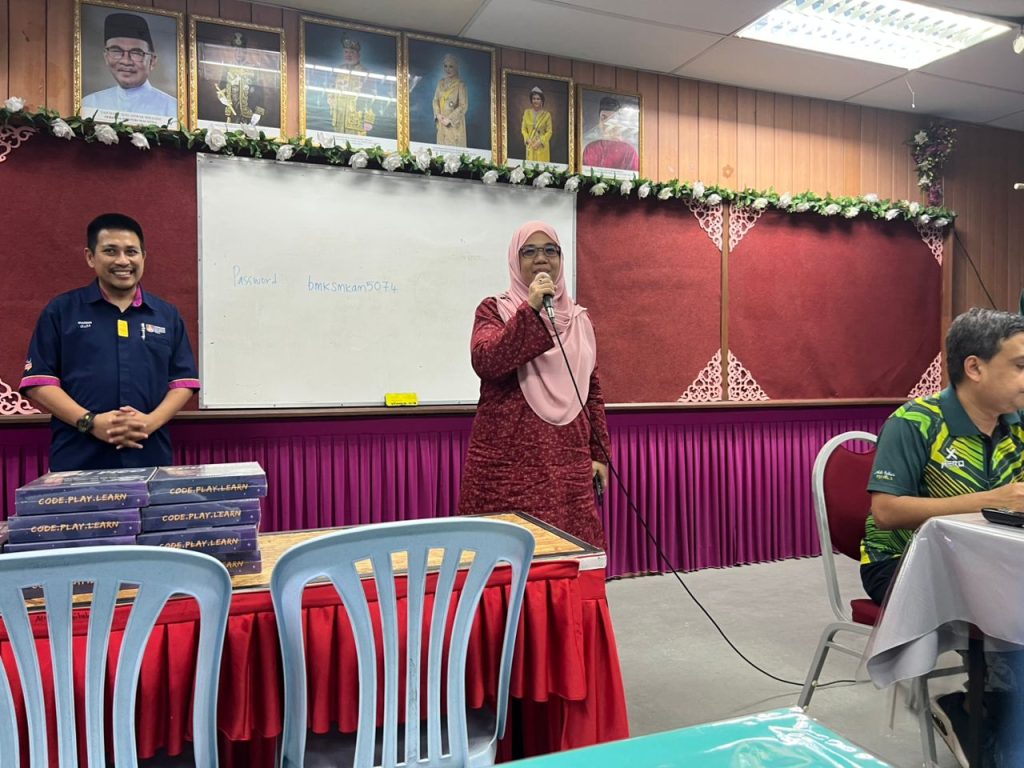 STI 100³ Scientists to Schools program at SMK Air Merah, Kulim (photo 3 of 8)