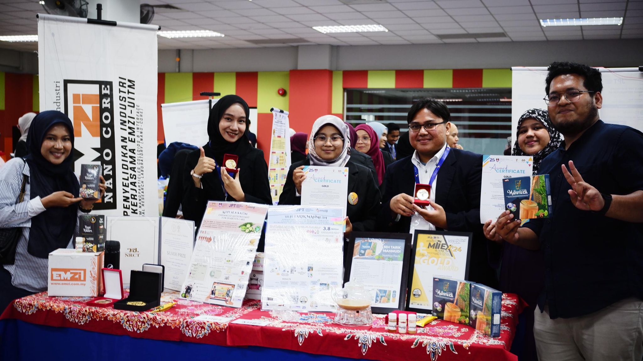 i-SIIDEC 2024: Team with medals and certificates at the NANO CORE booth