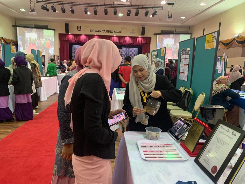 MIIEX’24: Visitors at the booth