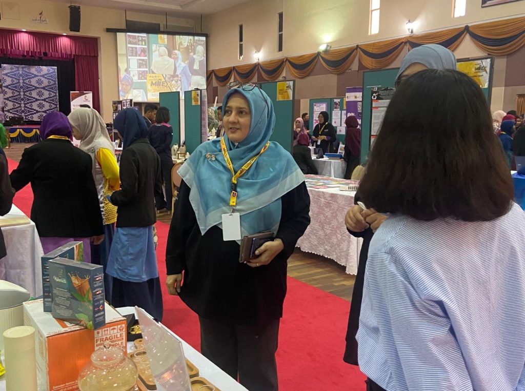 MIIEX’24: A team member with visitors at the booth