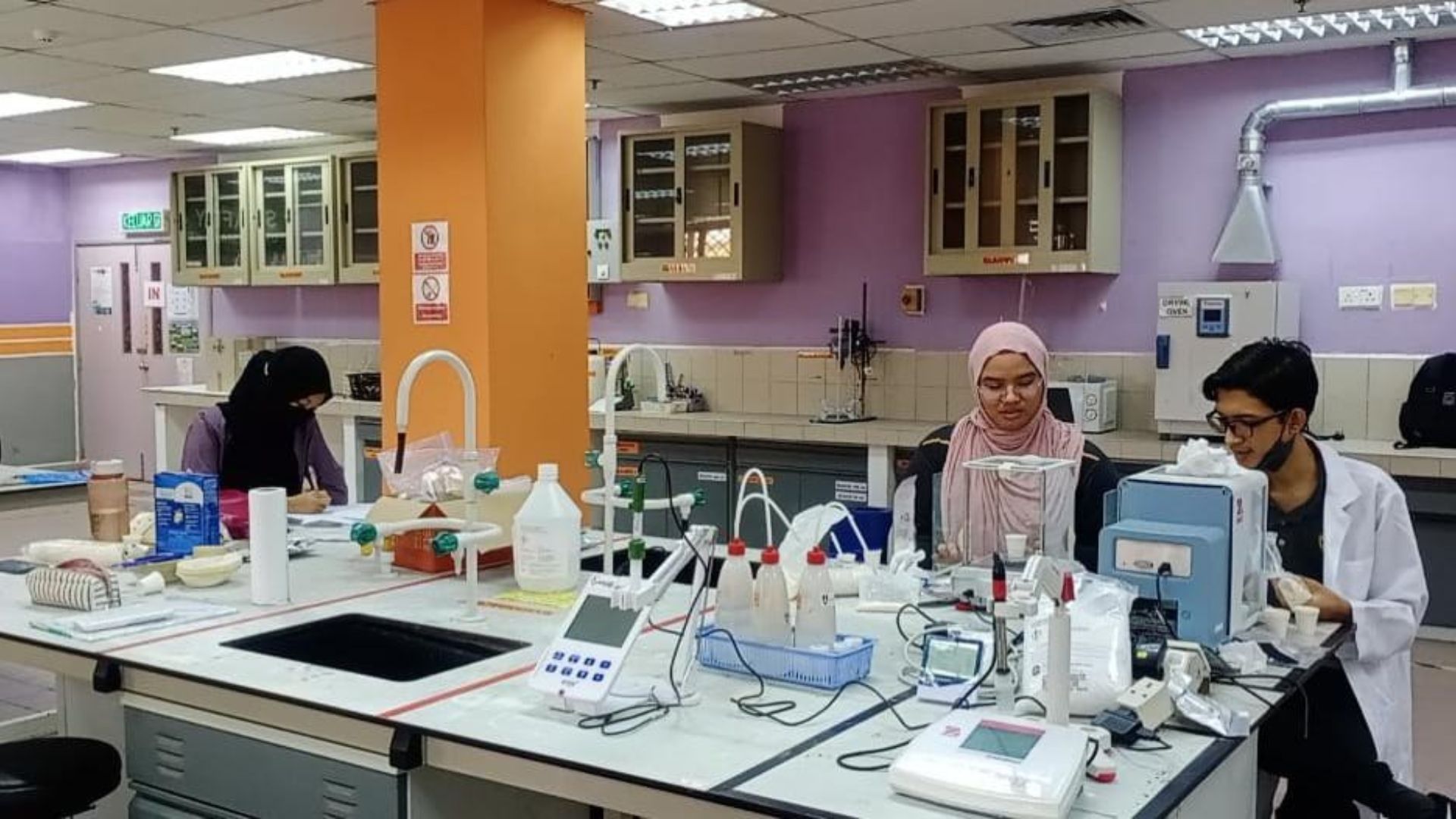 Researchers working at bench instruments in the EMZI NANO-CORE laboratory
